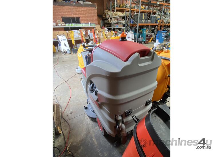 Used Comac Comac Innova 85b Ride On Scrubber Ride On Scrubber In ...