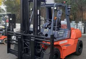 ACTIVE FORKLIFTS - Toyota 7 ton forklift 2.4m long forks with hydraulic side shift fork positioner 5