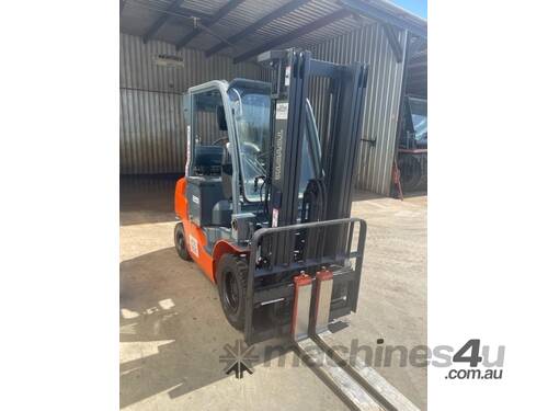 Used Toyota 62-8FD25 Forklift