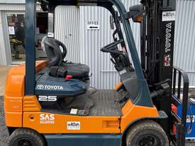 Used Toyota 7FB25 Forklift For Sale - picture0' - Click to enlarge