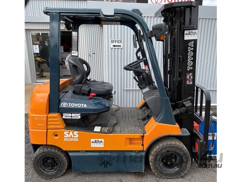 Used Toyota 7FB25 Forklift For Sale