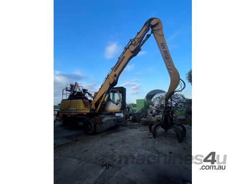 924 LIEBHERR Material Handler