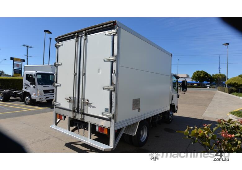 caption 2016 ISUZU NPR PANTECH - Chiller
