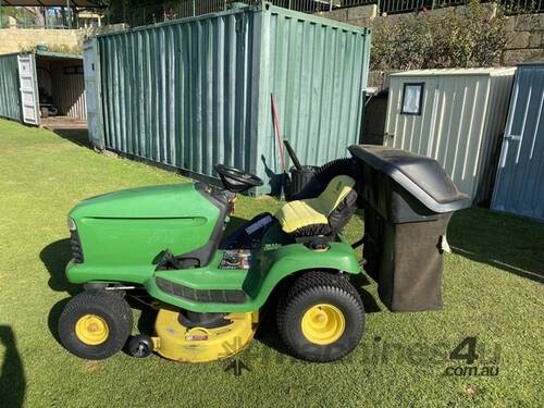 2002 John Deere LT150 Lawn Garden Tractors