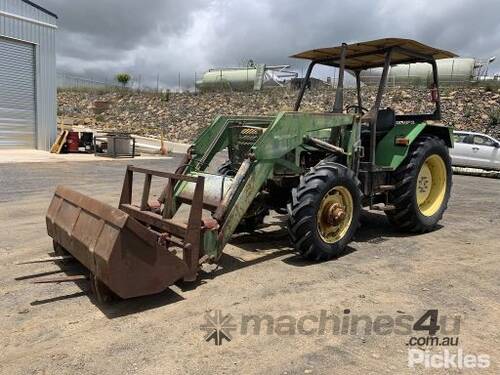 John Deere 2300