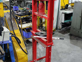 Hafco Metalmaster 20 ton Garage Press - picture0' - Click to enlarge
