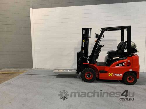 1.8 Xtreme LPG forklift with Carpet Pole Attachment