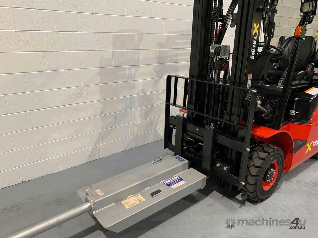 New Xtreme Forklift 1 8 Xtreme LPG forklift with Carpet Pole Attachment