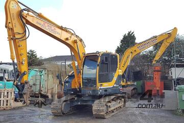 Hyundai Excavator 14T + Buckets!