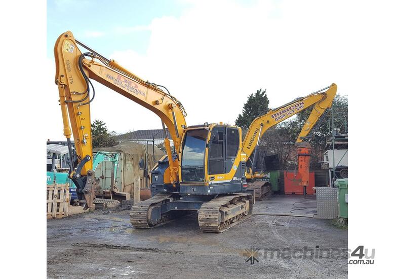 caption Hyundai Excavator 14T