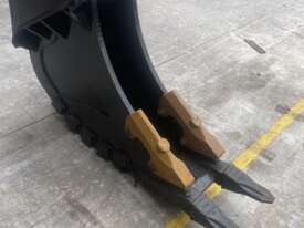 GP300MM WIDE BUCKET 24 TONNE SYDNEY BUCKETS - picture1' - Click to enlarge