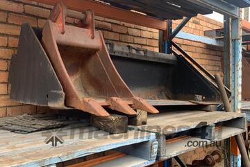   buckets 1700 mm Wide straight GP Bucket