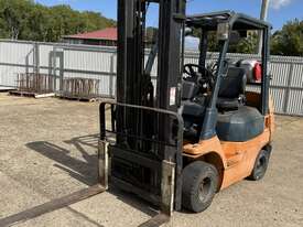 Toyota Gas Forklift - picture0' - Click to enlarge