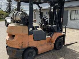 Toyota Gas Forklift - picture0' - Click to enlarge