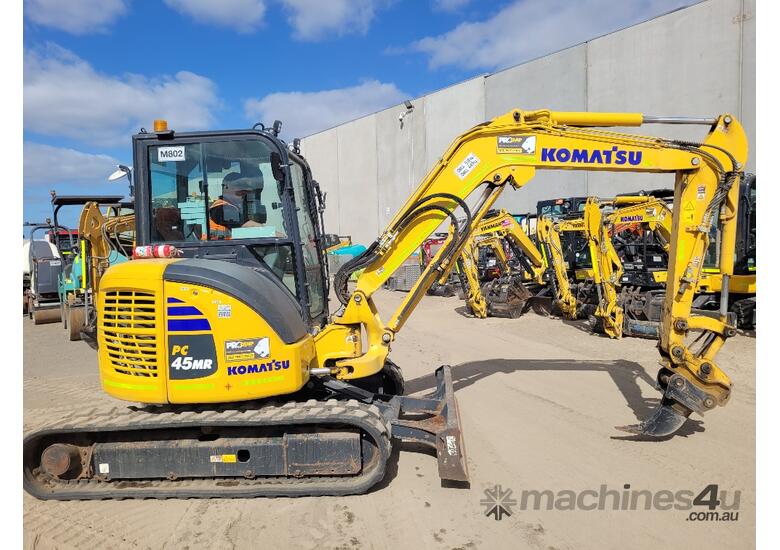2022 KOMATSU PC45MR-5 5T EXCAVATOR WITH FULL CAB, TIER 1 SPEC, LOW 950 HRS
