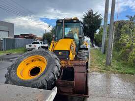 JCB 4CX Backhoe Loader - picture1' - Click to enlarge