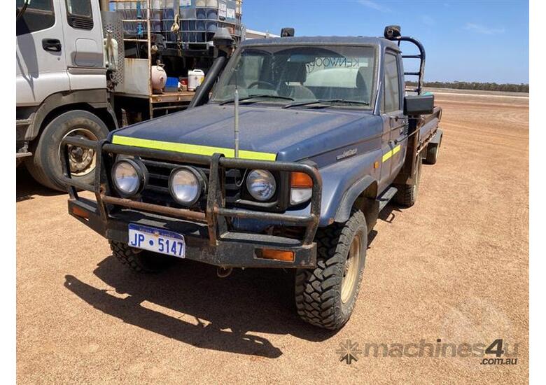 Buy Used Toyota Toyota Landcruiser Steel Tray Tray Truck in , Listed