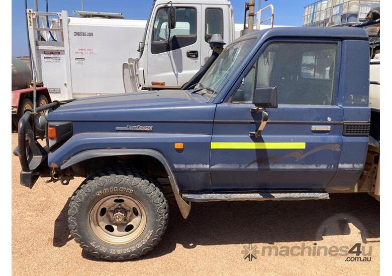 Buy Used Toyota Toyota Landcruiser Steel Tray Tray Truck in , Listed