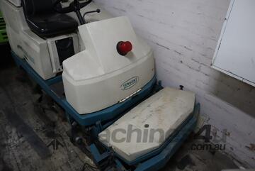 Tennant 515SS Ride-On Floor Scrubber Sweeper Vacuum