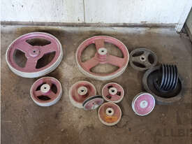 Pulley Wheels - Quantity of 11 - picture0' - Click to enlarge