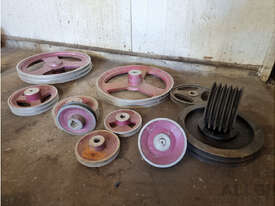 Pulley Wheels - Quantity of 11 - picture0' - Click to enlarge