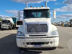 Freightliner Columbia - picture0' - Click to enlarge