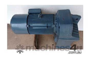 LLOYDS DEALS - SEW Eurodrive Electric 6 kW Variable Motor. Gearbox 5.6 - 13.2 RPM FAS7 /6 DV132HL8