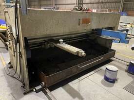 Hydraulic Guillotine - picture0' - Click to enlarge