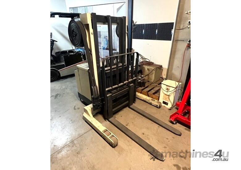 caption Crown 30WRTF102 1500kgs Electric Walkie-Reach Stacker Forklift