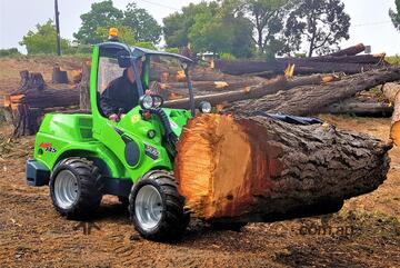 Avant 745 ArborPro Articulated Mini Loader w Log Grab