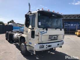 2002 Volvo FL6E Cab Chassis Day Cab - picture0' - Click to enlarge