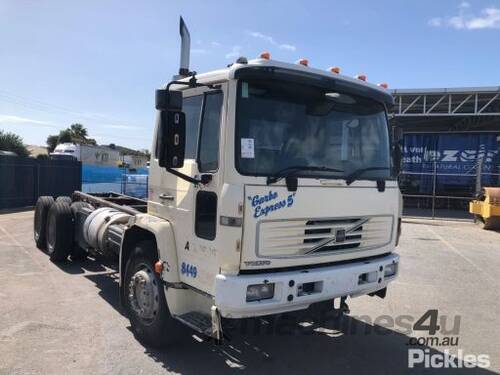 2002 Volvo FL6E Cab Chassis Day Cab