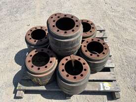 8 x Truck Hubs - picture0' - Click to enlarge