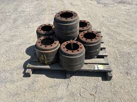 8 x Truck Hubs - picture1' - Click to enlarge