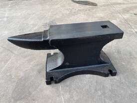 200lb Cast Iron Anvil  - picture0' - Click to enlarge