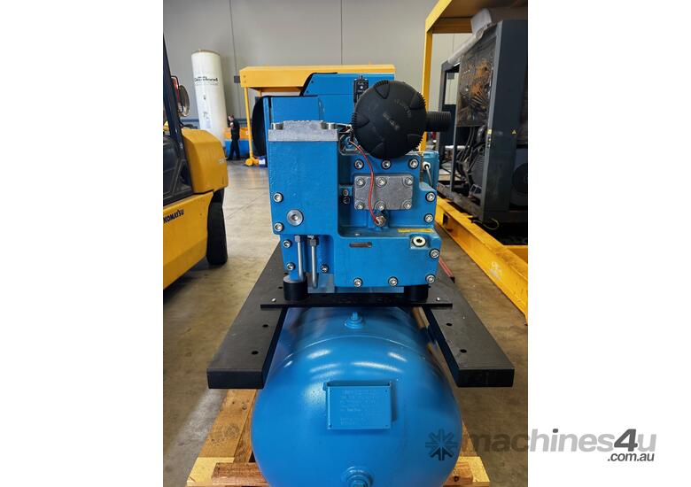 caption Ex Demo less than 100 Hours 25cfm BOGE C7LDR