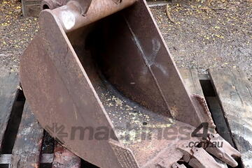 1.5-4 ton (35mm pin) 400mm Excavator & Backhoe GP Digging & Trenching Bucket