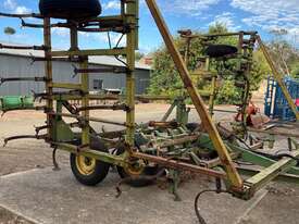 John Deere Field Cultivator Model 1000 - picture2' - Click to enlarge