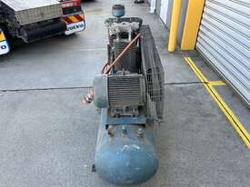 Air Compressor - picture2' - Click to enlarge