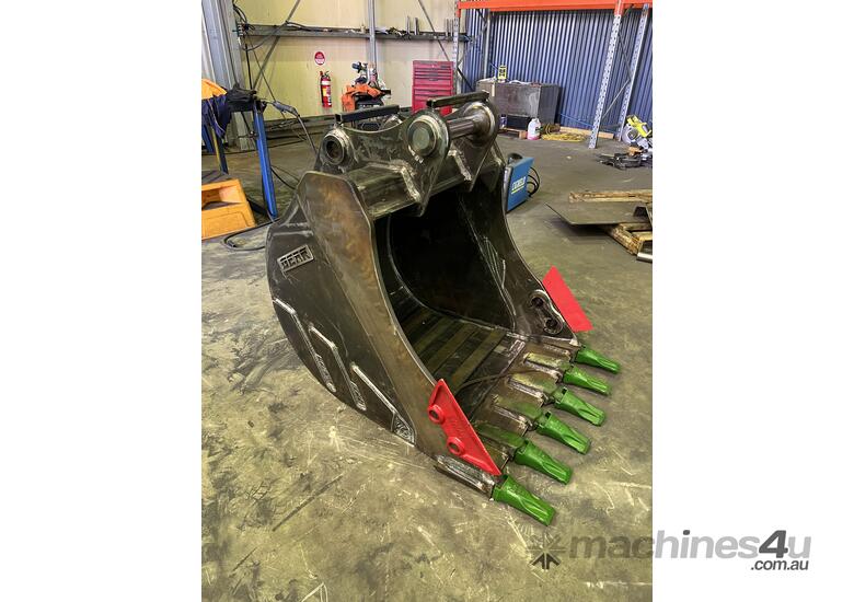 AUSTRALIAN MADE Heavy Duty 900W GP bucket 27T Excavators