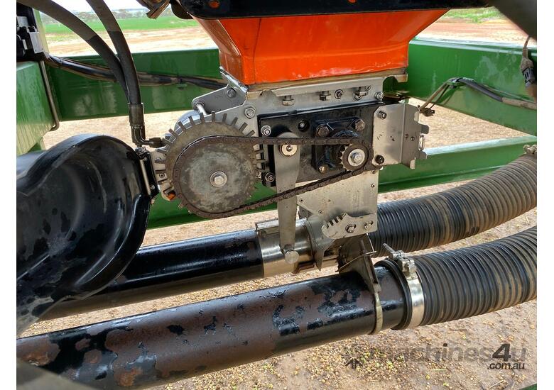 caption 2014 AUSPLOW MULTISTREAM M14000 AIRSEEDER
