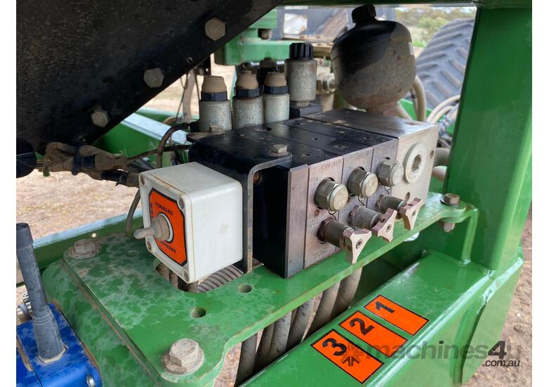 caption 2014 AUSPLOW MULTISTREAM M14000 AIRSEEDER