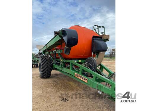 caption 2014 AUSPLOW MULTISTREAM M14000 AIRSEEDER