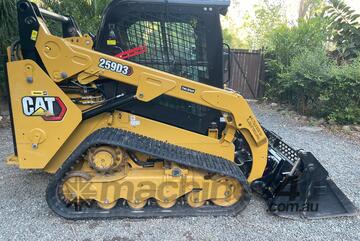 2022 CAT 259 D3 & All Attachments  450 Hours