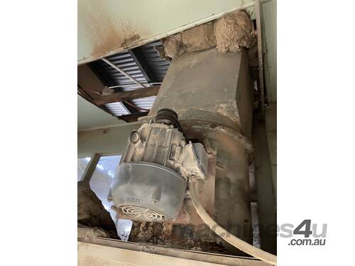 SPRAY BOOTH AND FAN EXTRACTION