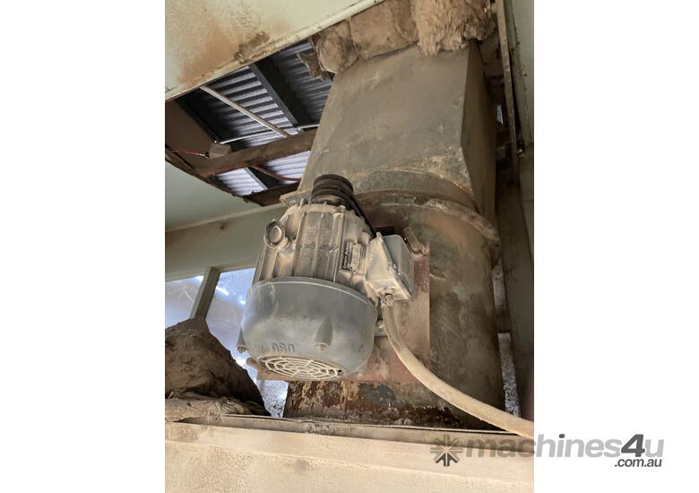 caption SPRAY BOOTH AND FAN EXTRACTION