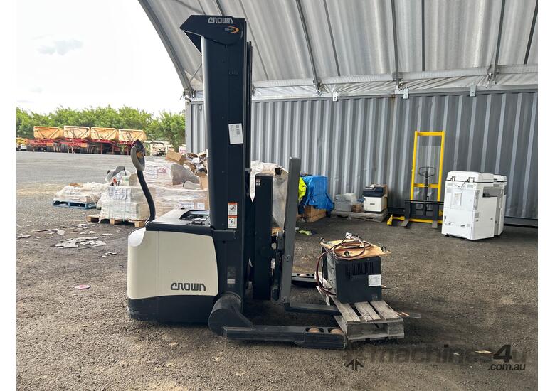 caption Crown SHR5540 Walk Behind Electric Forklift