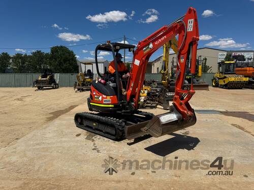 2022 KUBOTA U25 EXCAVATOR (M925) WITH FULL CIVIL SPEC, HITCH, BUCKETS AND 700 HOURS