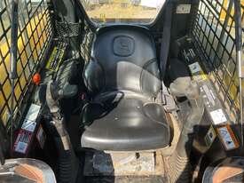 2005 John Deere 320 Wheeled Skid Steer - picture2' - Click to enlarge