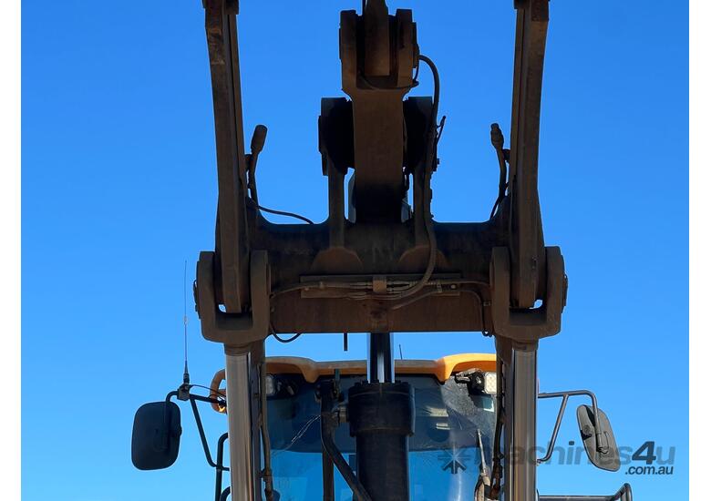 caption 2019 JCB 467ZX Articulated Loader